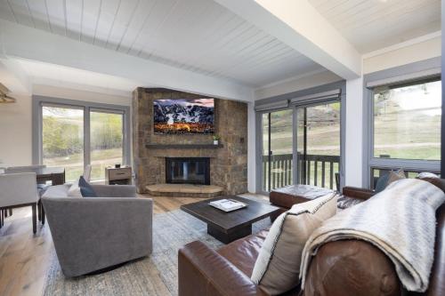 Ski-In Ski-Out Snowmass 2BR Condo with Hot Tub