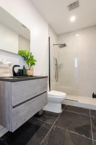 Prime Location Gorgeous 4BR Downtown MTL