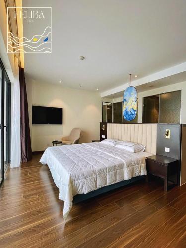 One-Bedroom Apartment with Sea View image 10