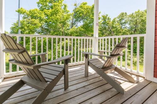 Balkons/terase, Country Club Charm - 4-Bed Radiant Resort Condo in Oro-Medonte (ON)