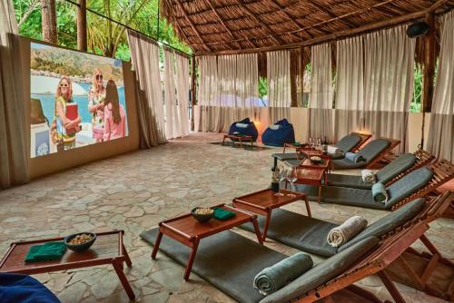 Shared lounge/TV area, Blue Apple Beach in Tierra Bomba