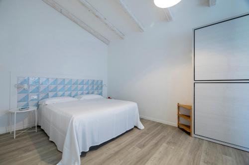 One-Bedroom Apartment image 10