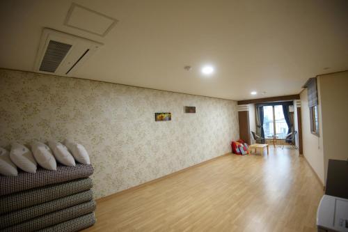 8 futon beds