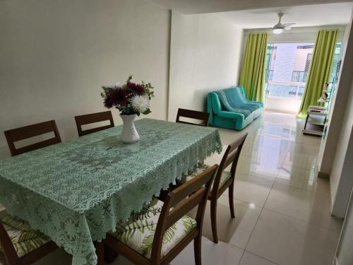 Sua Cobertura na Praia - 4 Quartos, 2 Vagas-180m da Areia