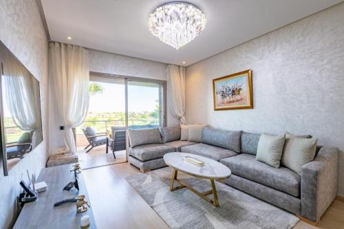 Spacious Apartment, Golf & Pool