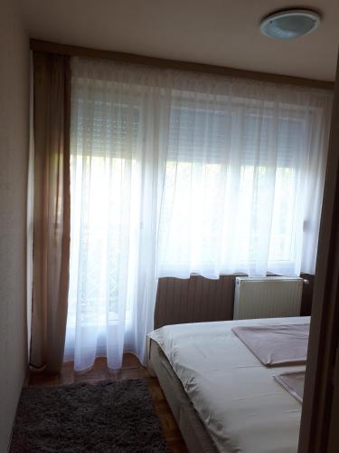 ERDŐALJA Vendégház (ERDOALJA Vendeghaz) in Bogacs