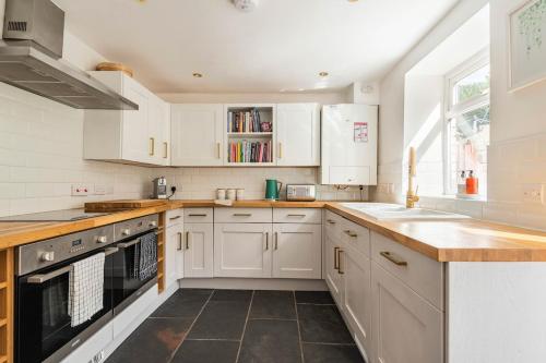 Kitchen, River Cottage - Idyllic & Chic Retreat, Wye Valley in Newland