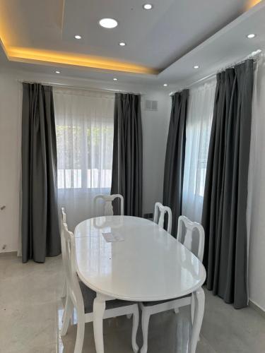 Glapsides Sea Villa - image 10