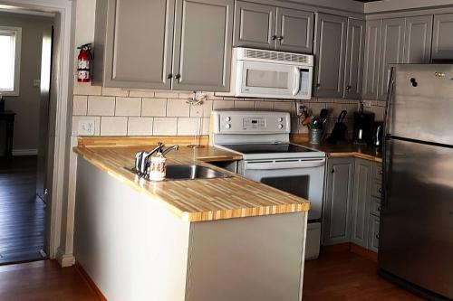 Létesítmények, Sunset Cottage, 3 min walk to beach, sleeps 7 in Lambton Shores (ON)