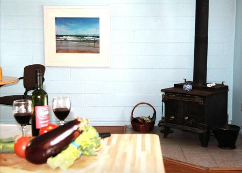 Konyha, Sunset Cottage, 3 min walk to beach, sleeps 7 in Lambton Shores (ON)