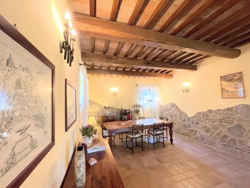 Faciliteiten, Detached Villa with Games Room, Pool, and Panoramic Views in San Damiano in San Damiano