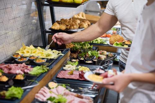 อาหารและเครื่องดื่ม, Hotel Crystal in โคซิเช