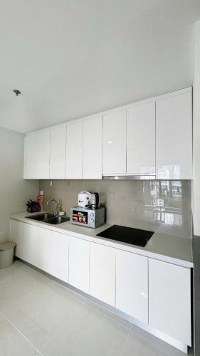 HHomes - Modern 1 Bedroom & Pool GYM at Masteri An Phu - image 2