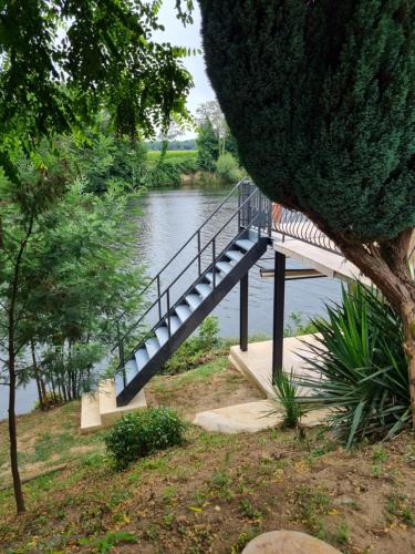 Maisonnette en bord de rivière (Maisonnette en bord de riviere) in Saint-Capraise-de-Lalinde