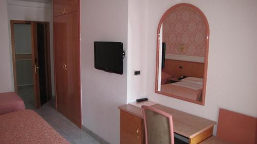 2 twin beds