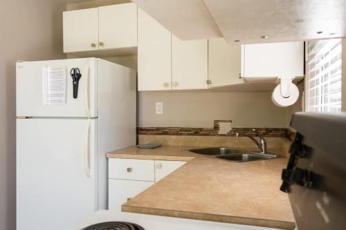 Lake Muskoka Deluxe 2-bdrm Cottage - Pier 100 #60 in Windermere (ON)