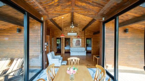 Lake Muskoka 3-bedroom Cottage - Pier 100 #30 in Windermere (ON)