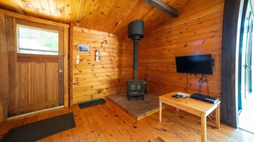 Lake Muskoka 3-bedroom Cottage - Pier 100 #30 in Windermere (ON)