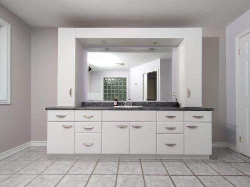 Muskoka Lakefront 4-bdrm Guest House in Windermere (ON)