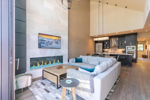 Crystal Bay Penthouse 301 condo