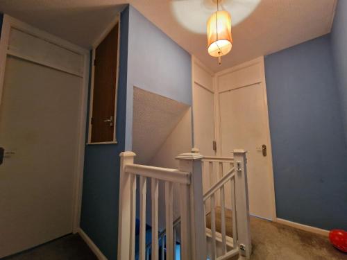 A spare room in a quite cul de sac in รักบี้