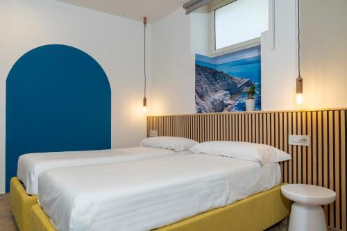 Double or Twin Room image 3