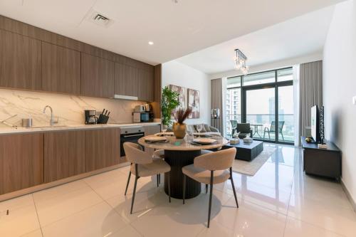 FAM Living 2 Bedroom Coastal Luxe Haven in Beach Vista, Dubaï (photo 3)