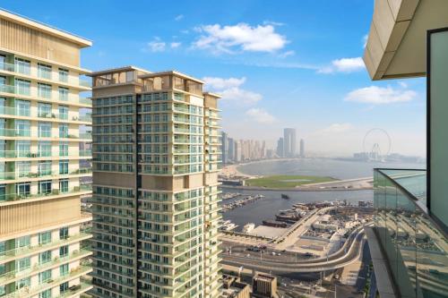 FAM Living 2 Bedroom Coastal Luxe Haven in Beach Vista, Dubaï (photo 2)