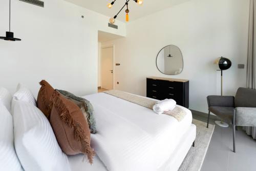 FAM Living 2 Bedroom Coastal Luxe Haven in Beach Vista, Dubaï (photo 5)