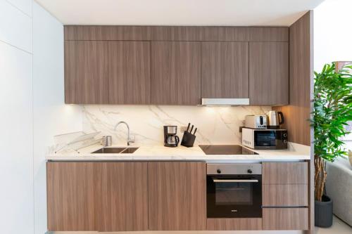 FAM Living 2 Bedroom Coastal Luxe Haven in Beach Vista, Dubaï (photo 8)