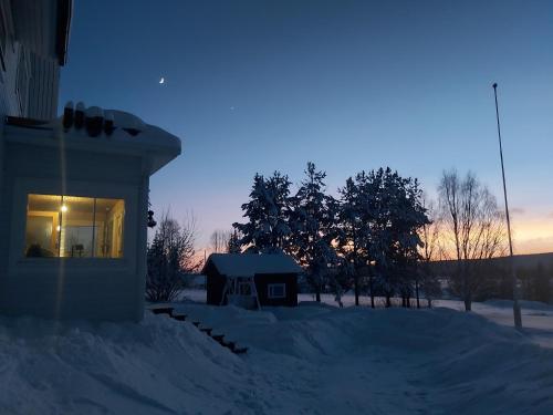 Rooms in a big wooden home, homestay in Muonio