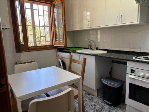 Can Bosquet - Casa de invitados adosada a casa familiar in Corbera de Llobregat