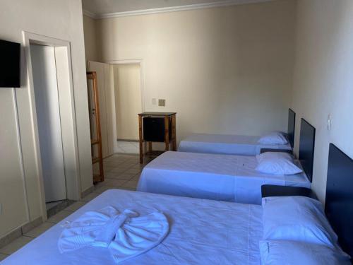 1 double bed, 2 twin beds