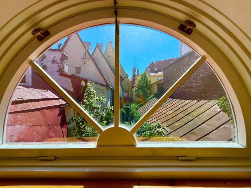 Luxury 2BD Suite in the Heart of Medieval Tallinn Old Town, Tallinn (photo 2)