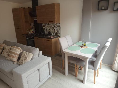 Appartement Rez de chaussée (Appartement Rez de chaussee) in أبينيي-سور-نير