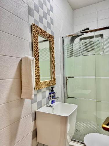 Modern Apartment in Prime Location - Jabal Amman - image 9