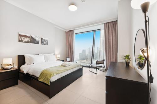 Luxurious 3-Bedroom Apartment in Downtown Dubai, Дубай (фото 5)