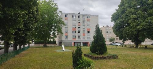 ทัศนียภาพภายนอกโรงแรม, Yutz and Zen in ยุตซ์