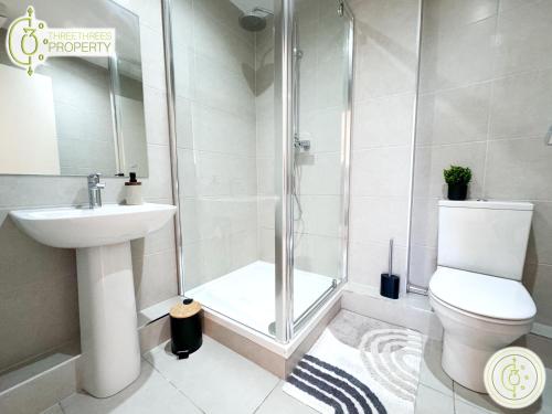 3 Bedroom Apt By ThreeThreeThreesProperty Short Lets & Serviced Accommodation Leeds With Wi-Fi & Parking, Leeds (Foto 3)