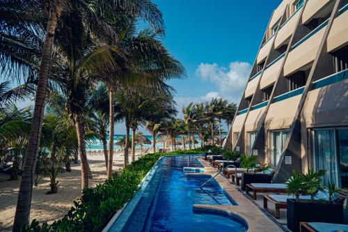 Flamingo Cancun - All Inclusive - Tap to explore photos