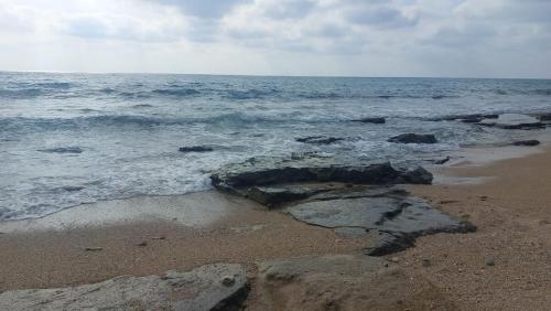 שלווה עם נוף לים in Nahariya