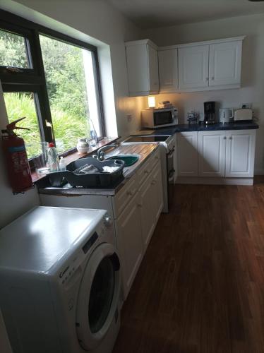 Tievemore - Connemara Bayfront Retreat in Moyard