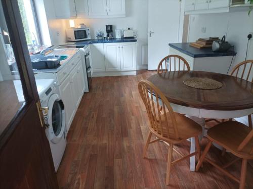 Tievemore - Connemara Bayfront Retreat in Moyard