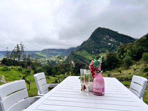Hospedaje choachi Housetraillyones in La Loma