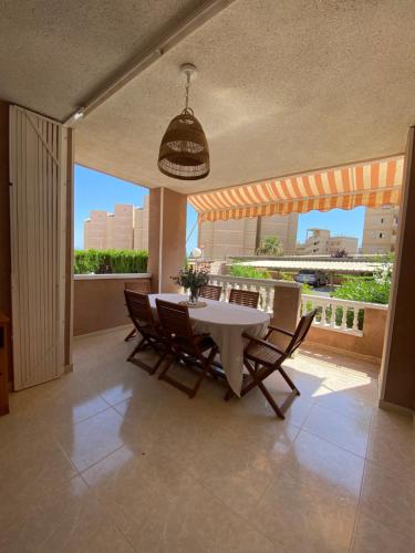Erkély/terasz, Arenales del Sol, Apartamento familiar con piscina, parking y playa a 5 minutos in Arenales Del Sol