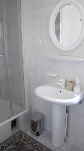 One-Bedroom House image 5