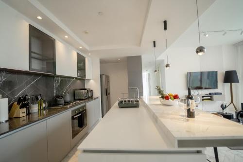 Two-Bedroom Deluxe Apartment image 10