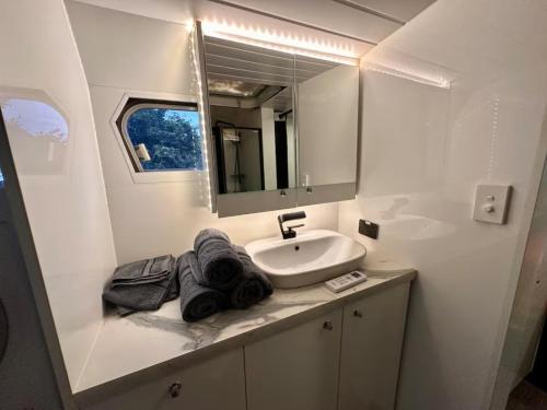 Bello BigRig Luxury Riverfront Escape Close to Town in Bellingen