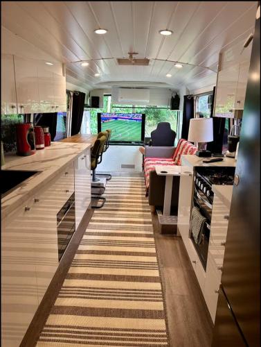 Bello BigRig Luxury Riverfront Escape Close to Town in Bellingen