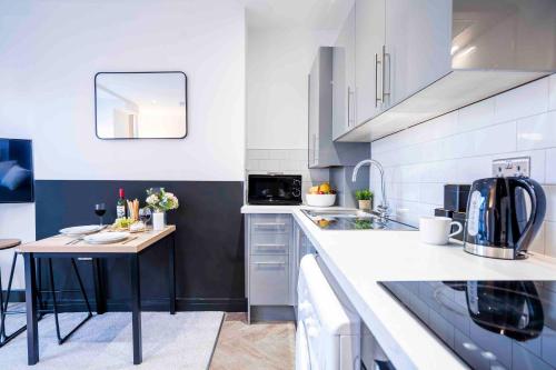 One-Bedroom Apartment image 6